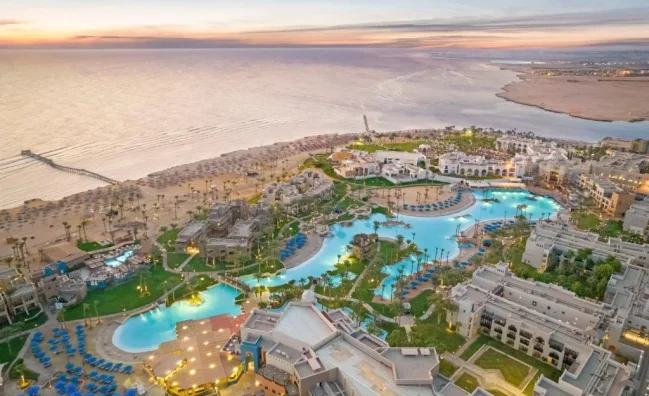 Marsa Alam: Pirates Premium Boat to turtle bay with lunch